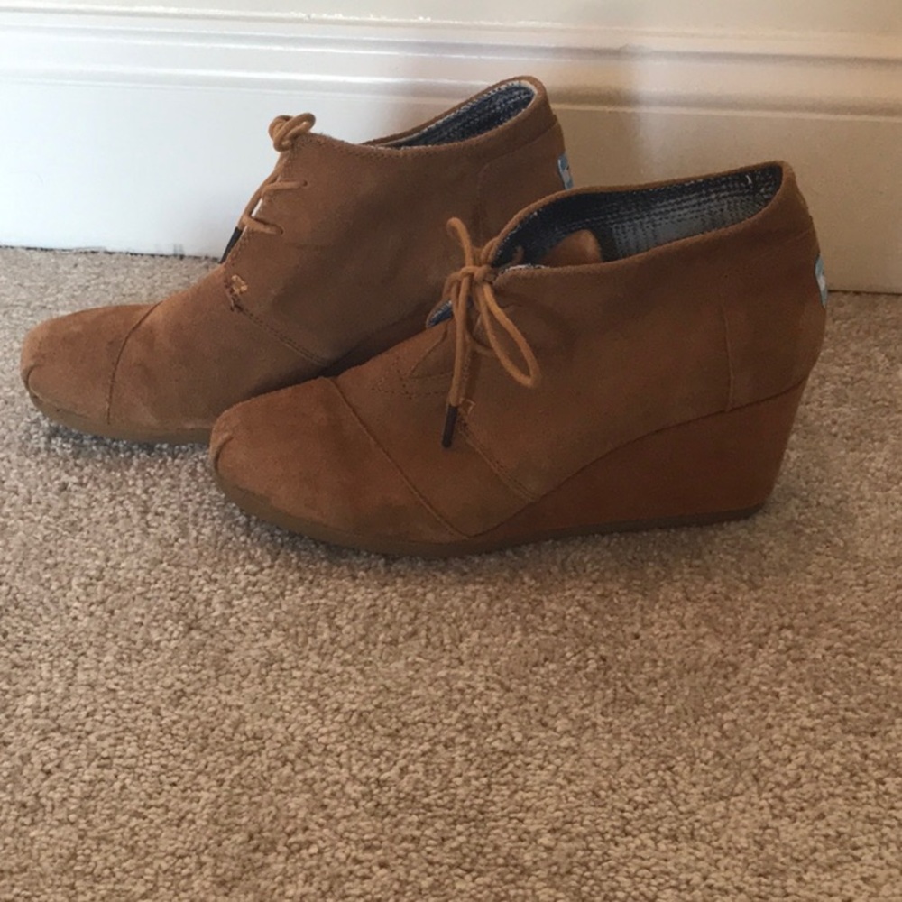 Toms Suede Tan Wedges